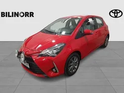 Röd Begagnad 2020 Toyota Yaris Active Halvkombi | 149 900 kr (Marknadspris)