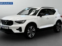 Vit Ny 2025 Volvo XC40 Plus SUV | 469 900 kr (Marknadspris)