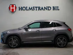 Mörkgrå Begagnad 2022 Mercedes EQA250 AMG SUV | 334 900 kr (Marknadspris)
