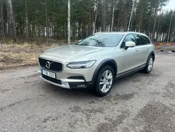 Ljusbrun Begagnad 2018 Volvo V90 CC Momentum Kombi | 234 900 kr (Marknadspris)
