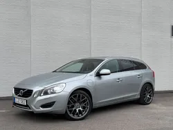 Silver (silvermetalic) Begagnad 2013 Volvo V60 Summum Kombi | 139 000 kr (Lite dyr)
