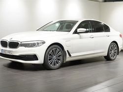 Vit Begagnad 2019 BMW 530e iPerformance Sedan | 299 800 kr (Bra pris)