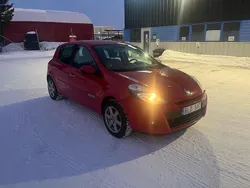 Röd Begagnad 2011 Renault Clio R.S. Halvkombi | 49 900 kr (Lite dyr)