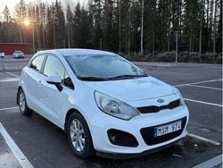 Vit Begagnad 2012 Kia Rio Halvkombi | 62 000 kr (Marknadspris)