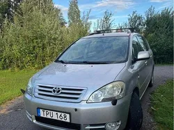 Silver Begagnad 2002 Toyota Avensis Verso Minibuss | 29 990 kr