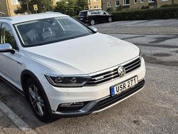 Vit Begagnad 2017 VW Passat Alltrack Kombi | 179 900 kr (Marknadspris)