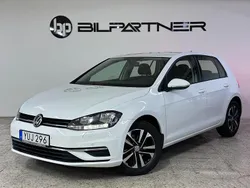 Vit Begagnad 2017 VW Golf VII Halvkombi | 99 900 kr (Marknadspris)