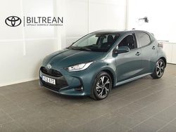 Grön metallic Begagnad 2025 Toyota Yaris Hybrid Active Halvkombi | 259 900 kr (Marknadspris)