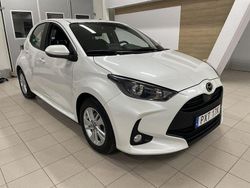 Vit Begagnad 2023 Mazda 2 Halvkombi | 189 900 kr (Marknadspris)