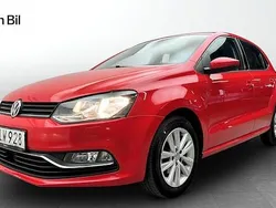 Röd Begagnad 2017 VW Polo Comfortline Halvkombi | 114 900 kr (Marknadspris)