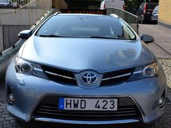 Ljusblå (blå) Begagnad 2014 Toyota Auris Touring Sports Executive Kombi | 148 000 kr (Marknadspris)