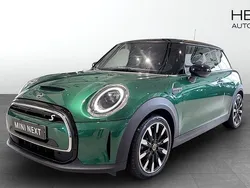 Grön (green) Begagnad 2022 Mini Cooper SE Halvkombi | 218 700 kr (Marknadspris)