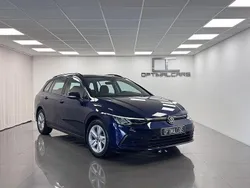 Mörkblå Begagnad 2021 VW Golf VIII Kombi | 219 900 kr (Marknadspris)