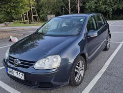 Grå Begagnad 2005 VW Golf IV Trendline Halvkombi | 34 900 kr (Marknadspris)