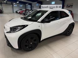 Vit Begagnad 2022 Toyota Aygo X Play SUV | 169 000 kr (Marknadspris)