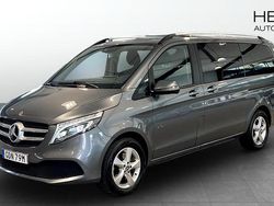 Grå (grey) Begagnad 2022 Mercedes V220 Minibuss | 450 000 kr (Marknadspris)