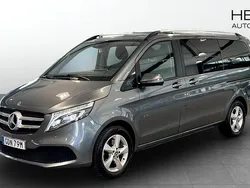 Grå (grey) Begagnad 2022 Mercedes V220 Minibuss | 450 000 kr (Marknadspris)