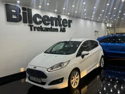 Vit Begagnad 2014 Ford Fiesta Titanium Halvkombi | 79 900 kr (Marknadspris)