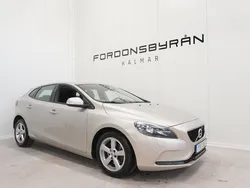 Ljusbrun (brun) Begagnad 2018 Volvo V40 Kinetic Kombi | 149 800 kr (Marknadspris)