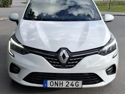 Vit Begagnad 2022 Renault Clio V Intens Halvkombi | 120 000 kr (Marknadspris)