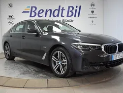 Grå Begagnad 2021 BMW 530e Sedan | 432 000 kr (Lite dyr)