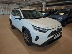 Vit Begagnad 2022 Toyota RAV4 Hybrid Executive SUV | 349 000 kr (Marknadspris)