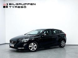 Svart Begagnad 2015 Volvo V40 Kombi | 129 900 kr (Marknadspris)