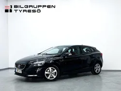Svart Begagnad 2015 Volvo V40 Kombi | 129 900 kr (Marknadspris)
