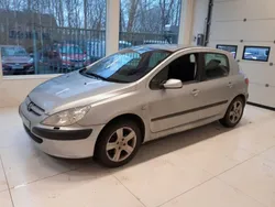 Ljusgrå Begagnad 2001 Peugeot 307 Halvkombi | 19 900 kr (Marknadspris)