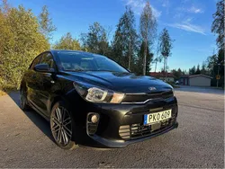 Svart Begagnad 2017 Kia Rio Halvkombi | 112 800 kr (Marknadspris)
