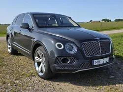 Grå Begagnad 2019 Bentley Bentayga SUV | 1 190 000 kr