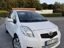 Vit Begagnad 2006 Toyota Yaris Halvkombi | 41 500 kr (Marknadspris)