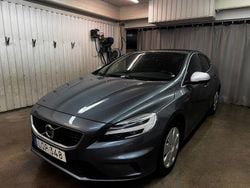 Begagnad 2019 Volvo V40 Halvkombi | 144 999 kr (Marknadspris)