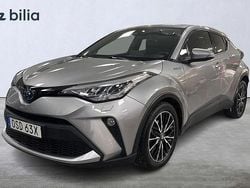 Mörkgrå Begagnad 2021 Toyota C-HR Edition SUV | 239 800 kr (Marknadspris)