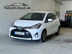 Vit Begagnad 2017 Toyota Yaris Hybrid Active Halvkombi | 109 900 kr (Marknadspris)