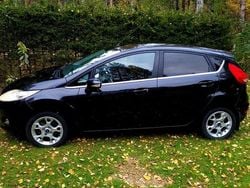 Svart Begagnad 2012 Ford Fiesta Titanium Halvkombi | 42 000 kr (Marknadspris)