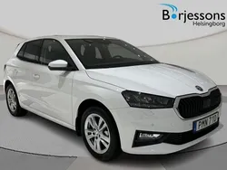 Vit Ny 2024 Skoda Fabia Selection Halvkombi | 259 900 kr (Marknadspris)