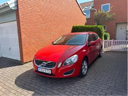 Röd Begagnad 2013 Volvo V60 Momentum Kombi | 70 000 kr (Marknadspris)
