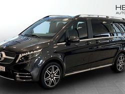 Mörkgrå (black) Begagnad 2024 Mercedes V300 Avantgarde Minibuss | 809 900 kr (Marknadspris)