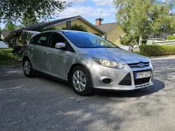 Grå Begagnad 2012 Ford Focus Trend Halvkombi | 47 000 kr (Marknadspris)