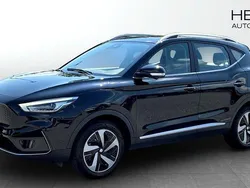 Svart (black) Begagnad 2022 MG ZS Luxury Sedan | 249 900 kr (Bra pris)