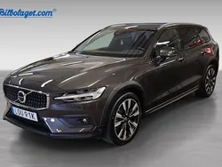 Grå Begagnad 2023 Volvo V60 CC Plus Kombi | 435 900 kr