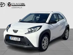 Vit Begagnad 2022 Toyota Aygo Play Halvkombi | 189 000 kr (Lite dyr)