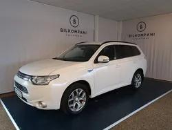 Vit Begagnad 2014 Mitsubishi Outlander P-HEV Sedan | 124 800 kr (Superpris)