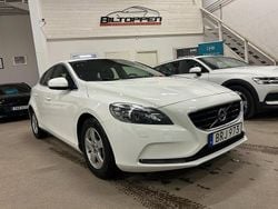 Vit Begagnad 2014 Volvo V40 Halvkombi | 129 000 kr (Marknadspris)