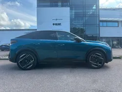 Blå Begagnad 2024 Peugeot e-3008 Ultimate SUV | 429 900 kr