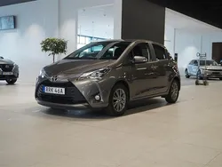 Mörkgrå Begagnad 2019 Toyota Yaris Active Halvkombi | 154 800 kr (Marknadspris)