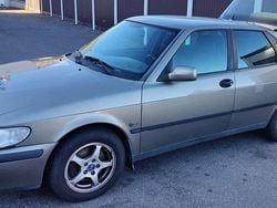 Brun Begagnad 2003 Saab 9-3 Halvkombi | 11 000 kr (Marknadspris)
