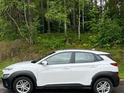 Vit Begagnad 2022 Hyundai Kona Essential SUV | 175 000 kr (Marknadspris)
