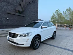 Vit Begagnad 2015 Volvo XC60 Momentum SUV | 169 900 kr (Marknadspris)
